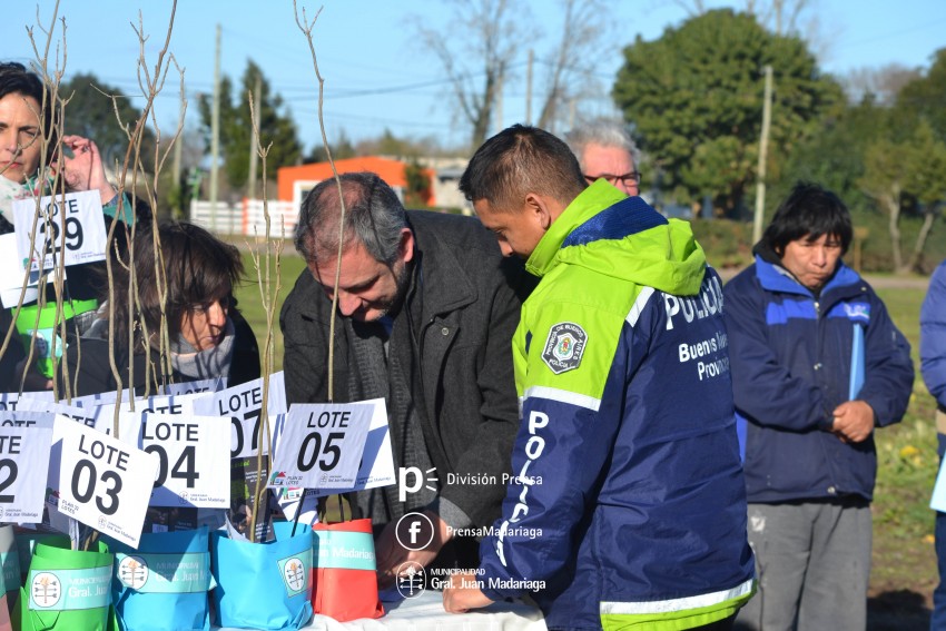 Entrega de Lotes � Santoro: 