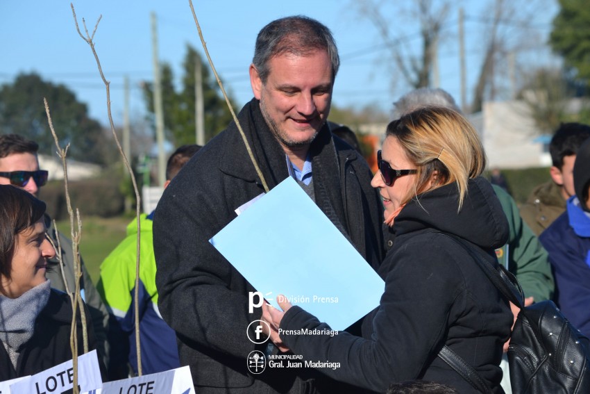 Entrega de Lotes � Santoro: 