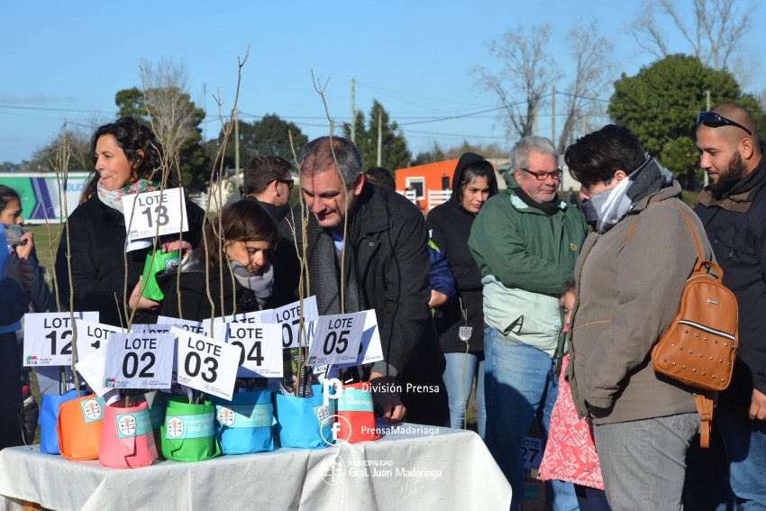 Entrega de Lotes � Santoro: 