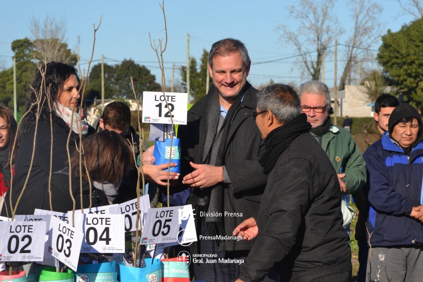 Entrega de Lotes � Santoro: 