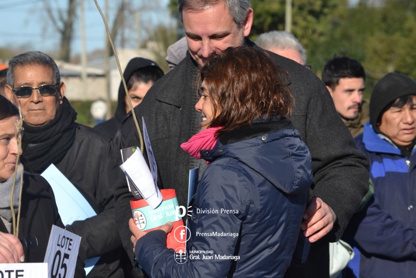 Entrega de Lotes � Santoro: 