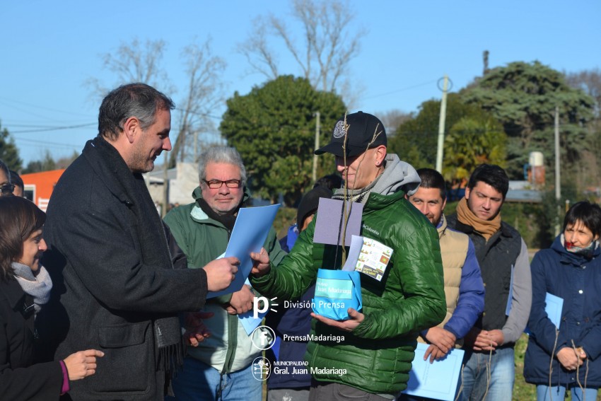 Entrega de Lotes � Santoro: 