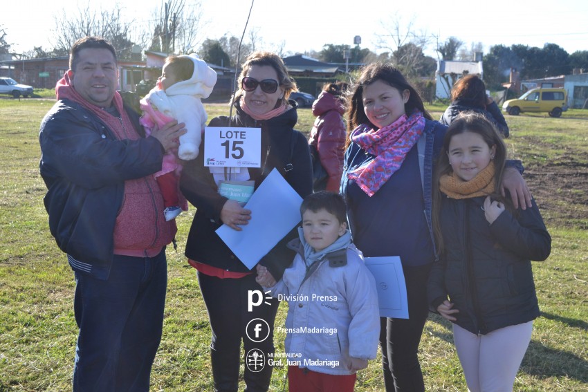 Entrega de Lotes � Santoro: 