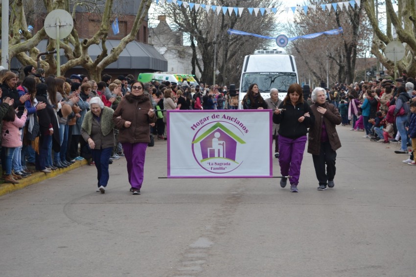 9 de Julio: Las instituciones participaron del tradicional desfile y e