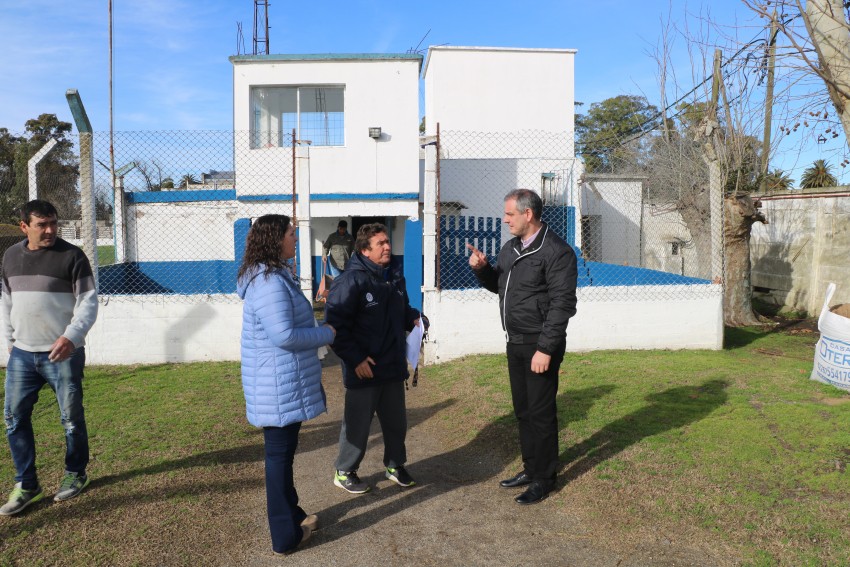 Santoro recorrió la obra del estadio y de la Secundaria Nº 6