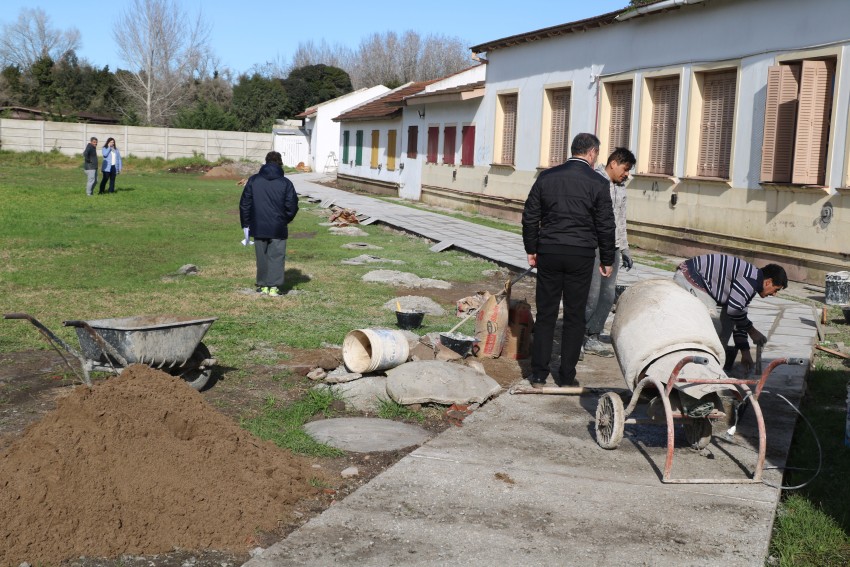 Santoro recorrió la obra del estadio y de la Secundaria Nº 6
