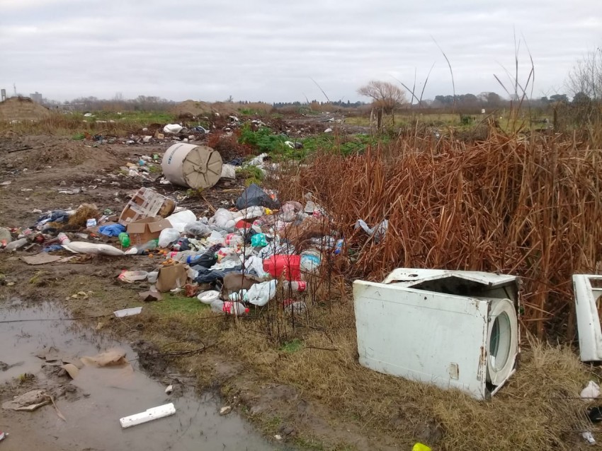 As no! Reiteran la solicitud a los vecinos para que no arrojen residu