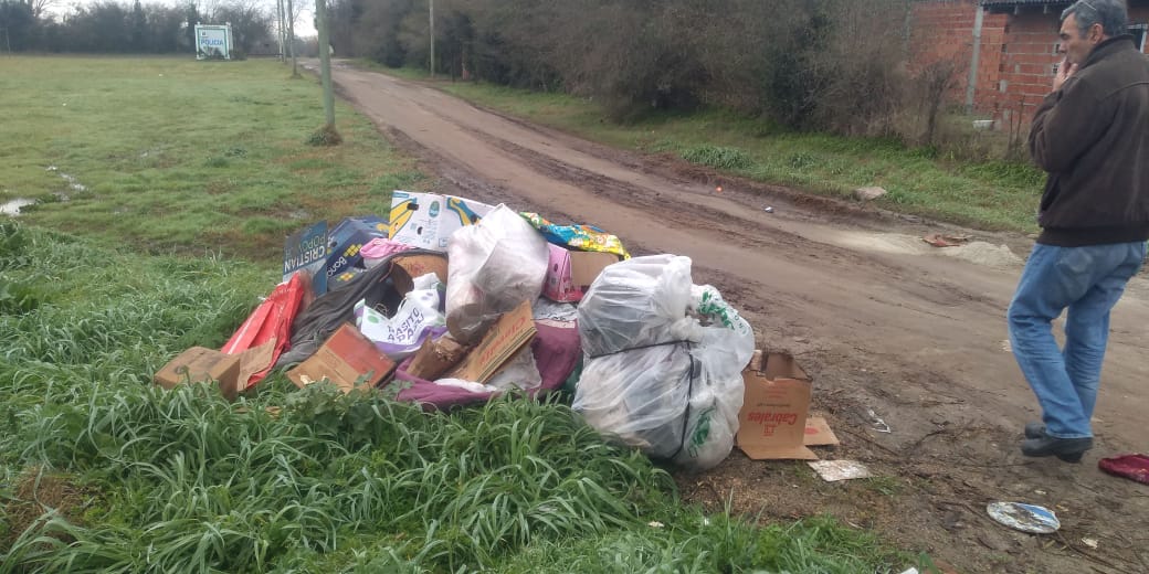 As no! Reiteran la solicitud a los vecinos para que no arrojen residu