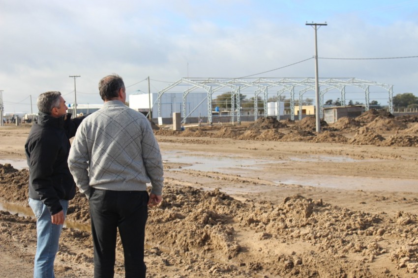 El intendente recorrió y verificó los avances del Parque Industrial