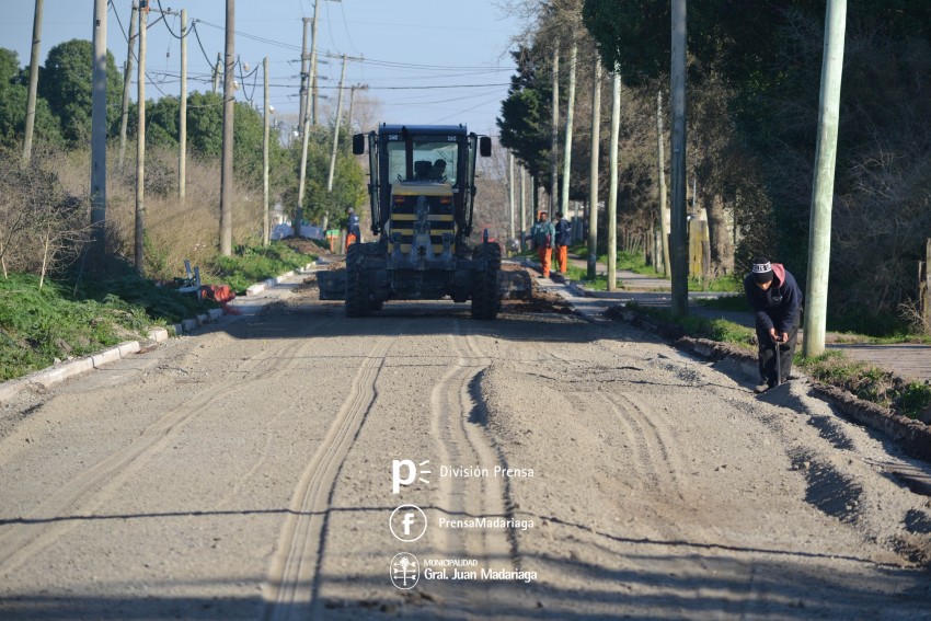 Preparan las bases de distintas calles para continuar con la obra de p