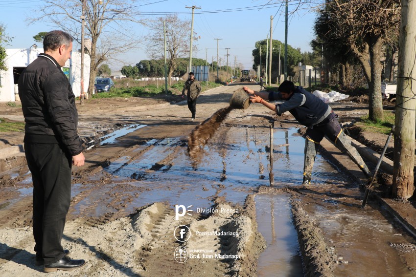 Preparan las bases de distintas calles para continuar con la obra de p