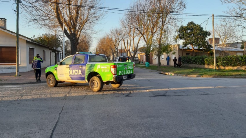 Camioneta embisti a una motociclista y la arrastr varios metros