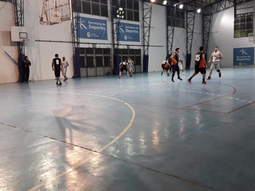 B�squet: El equipo municipal inici� la segunda mitad del a�o  con un t