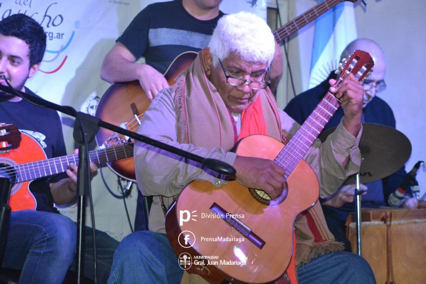 Con las instalaciones colmadas se realiz una nueva pea de la Fiesta 