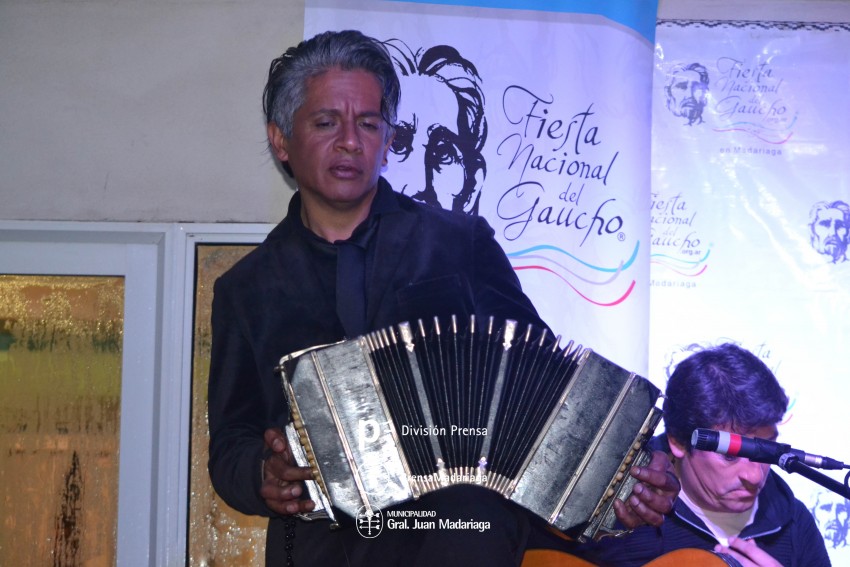 Con las instalaciones colmadas se realiz una nueva pea de la Fiesta 