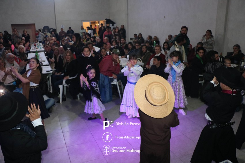 Con las instalaciones colmadas se realiz una nueva pea de la Fiesta 