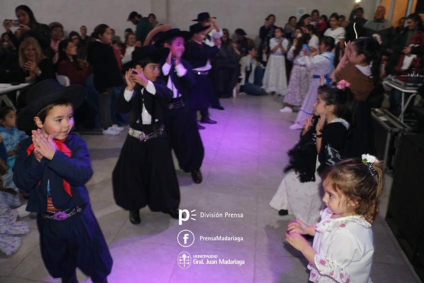 Con las instalaciones colmadas se realiz una nueva pea de la Fiesta 