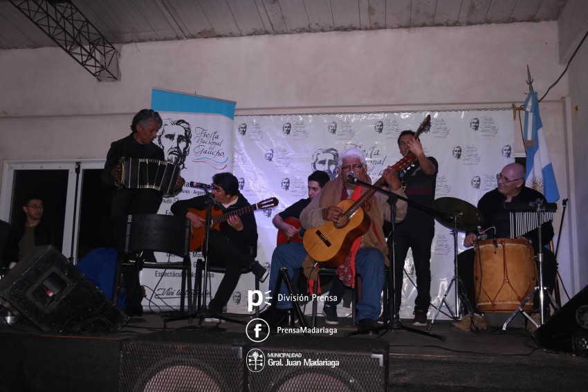 Con las instalaciones colmadas se realiz una nueva pea de la Fiesta 