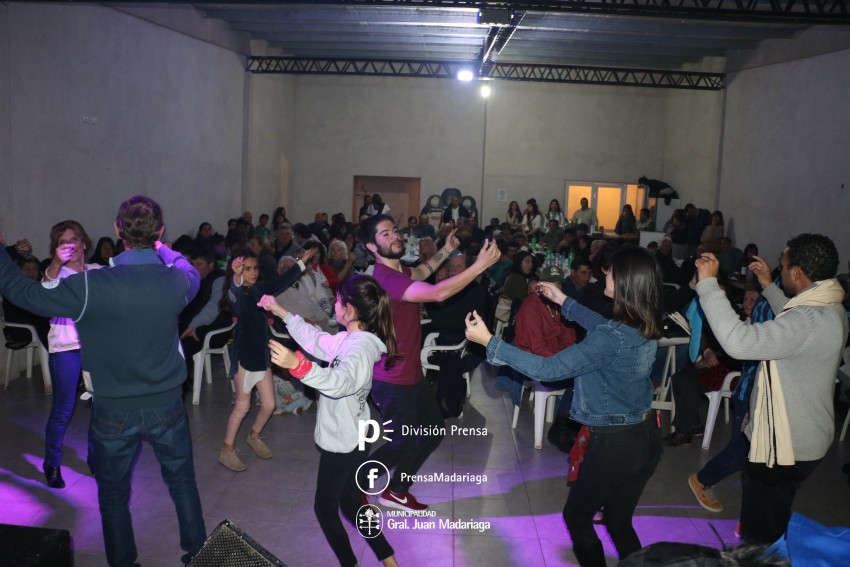 Con las instalaciones colmadas se realiz una nueva pea de la Fiesta 