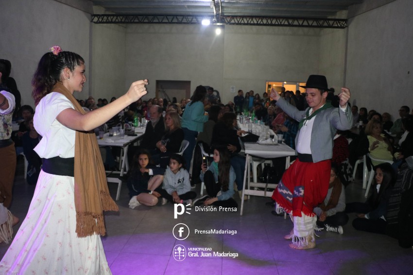 Con las instalaciones colmadas se realiz una nueva pea de la Fiesta 