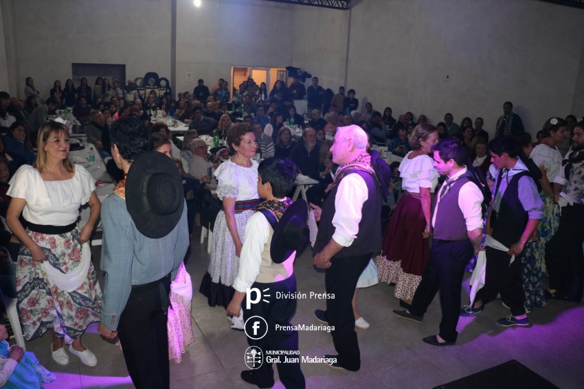 Con las instalaciones colmadas se realiz una nueva pea de la Fiesta 