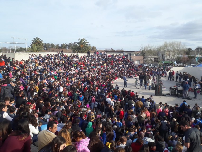 Casi 5.000 personas se dieron cita en el Paseo del Bicentenario por lo