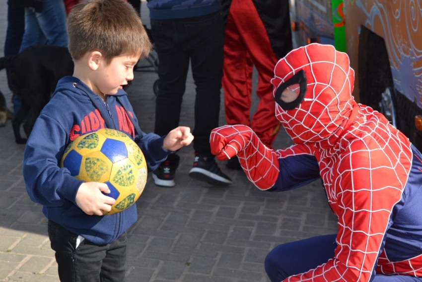 Casi 5.000 personas se dieron cita en el Paseo del Bicentenario por lo