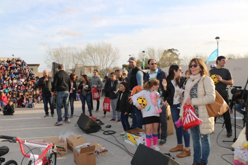 Casi 5.000 personas se dieron cita en el Paseo del Bicentenario por lo