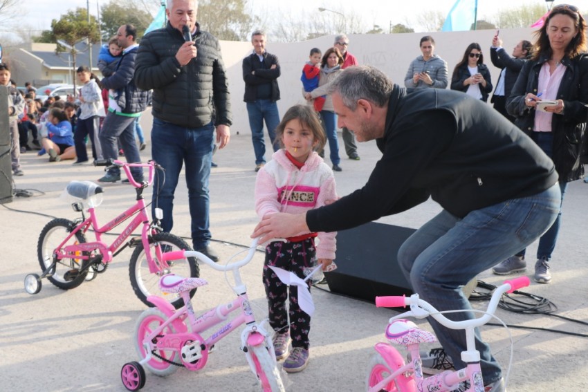 Casi 5.000 personas se dieron cita en el Paseo del Bicentenario por lo