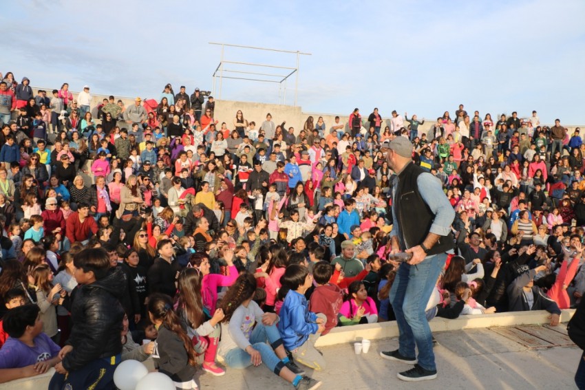 Casi 5.000 personas se dieron cita en el Paseo del Bicentenario por lo