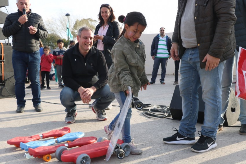 Casi 5.000 personas se dieron cita en el Paseo del Bicentenario por lo