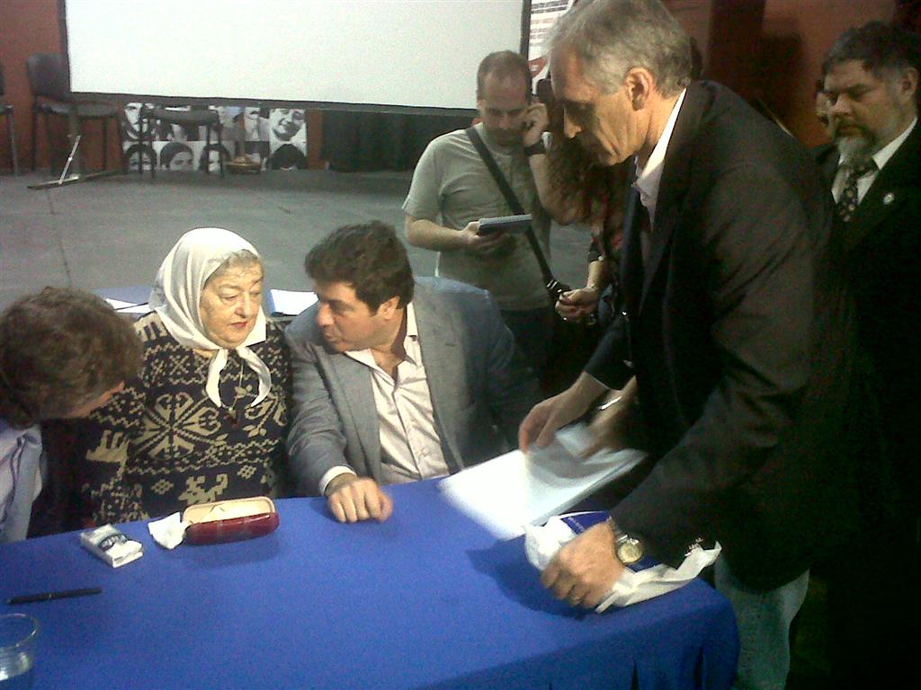 Acuerdo con Madres de Plaza de Mayo