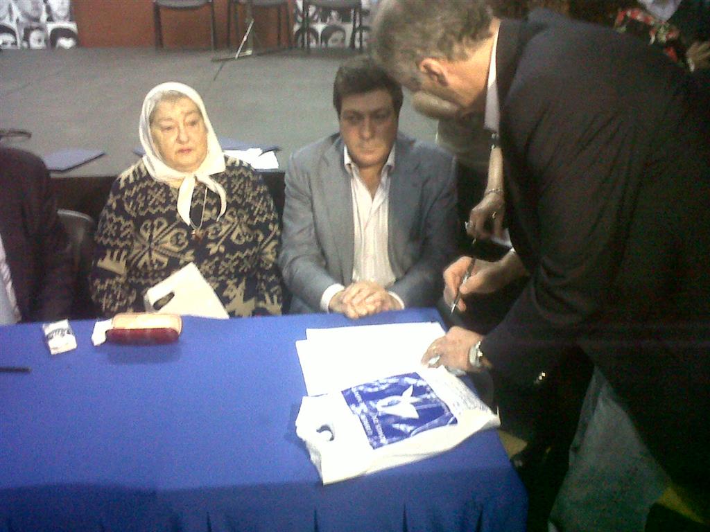 Acuerdo con Madres de Plaza de Mayo