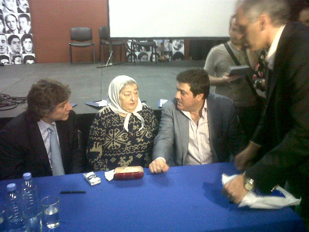 Acuerdo con Madres de Plaza de Mayo