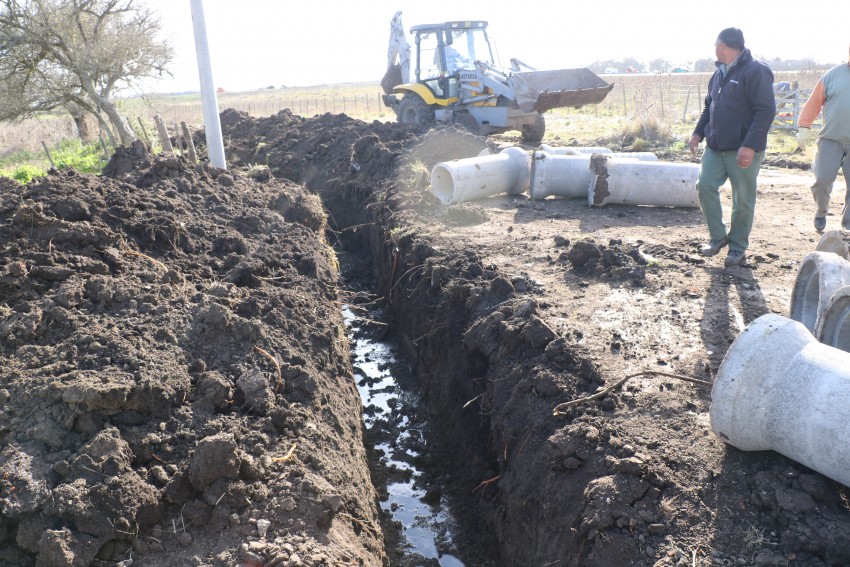 Comenzaron las obras de entubado de desagües en el barrio Argentino Lu