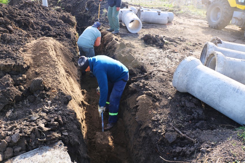 Comenzaron las obras de entubado de desages en el barrio Argentino Lu