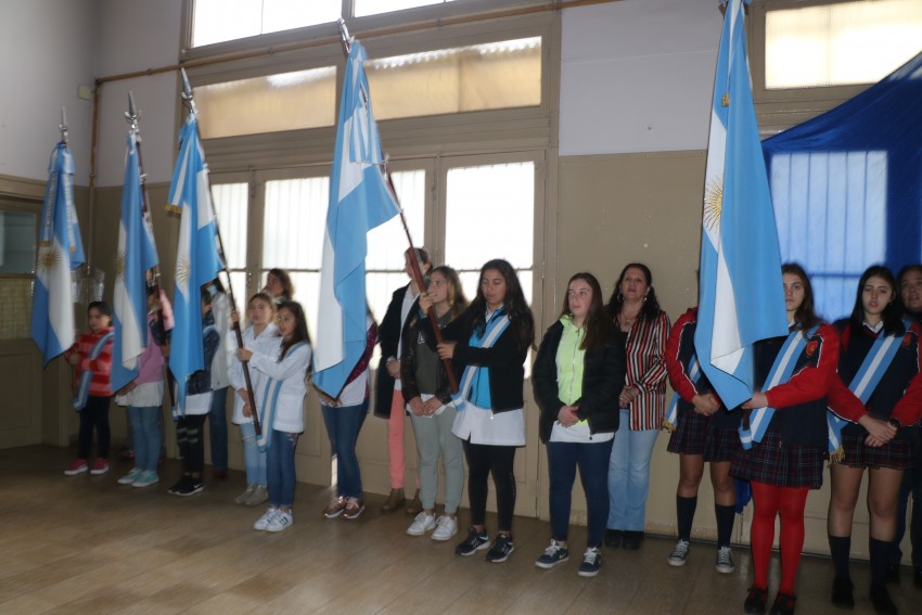 Recordaron a Domingo Faustino Sarmiento en la escuela primaria que lle