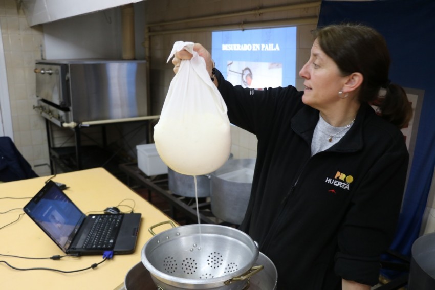 Ms de 40 personas participaron del curso de elaboracin de quesos y d