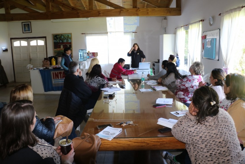 Ms de 40 personas participaron del curso de elaboracin de quesos y d