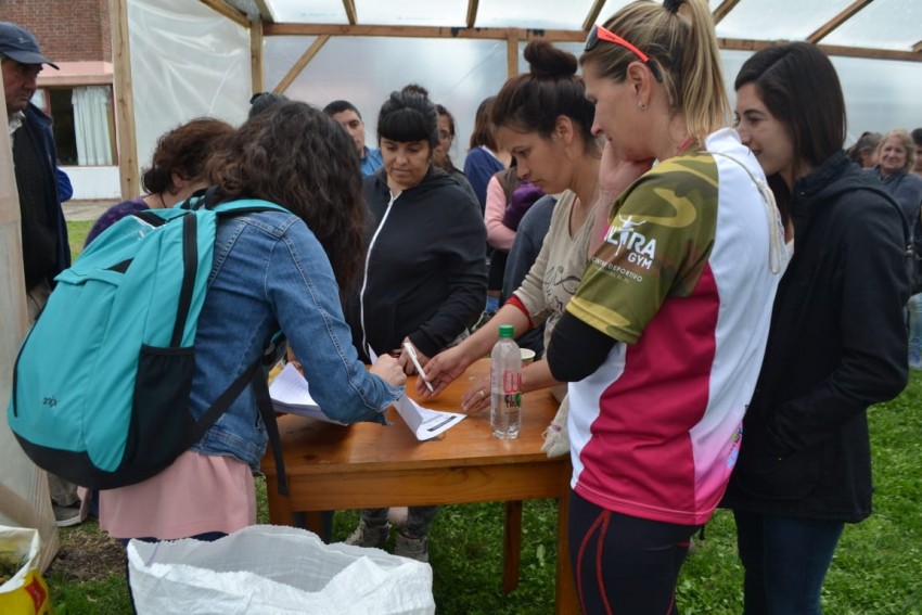 Se entregaron semillas, de manera gratuita, para más de 100 huertas fa