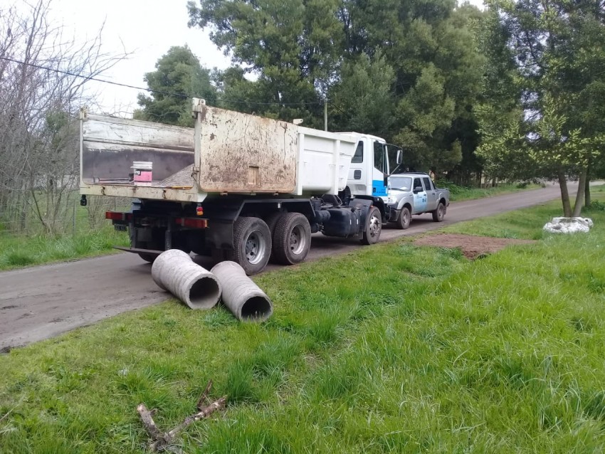 Reemplazaron tuberas de desage en una calle contigua a la pileta del