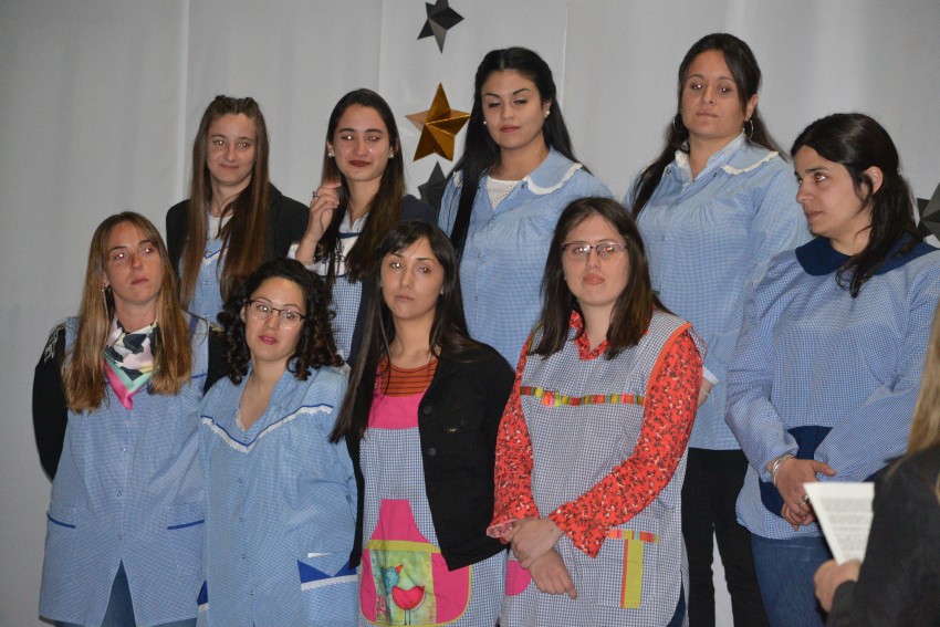 Autoridades entregaron placas a los egresados destacados del Instituto