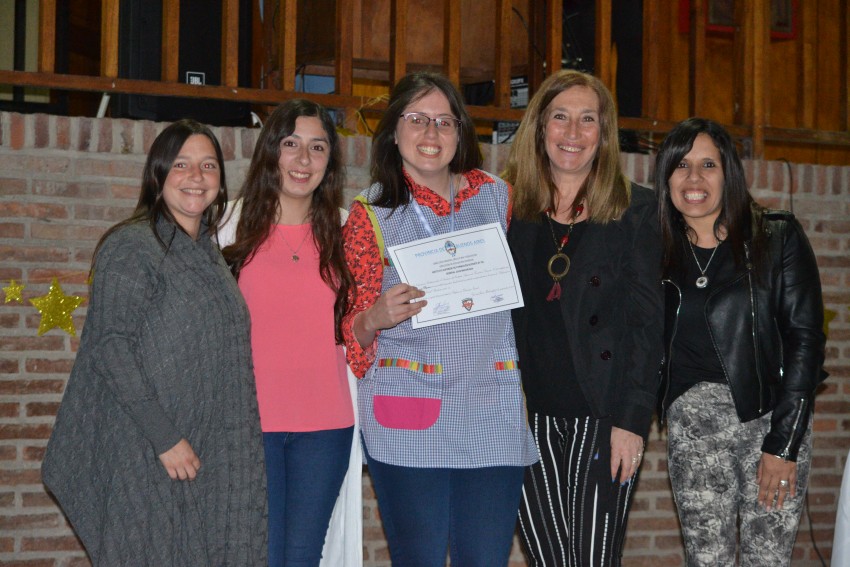 Autoridades entregaron placas a los egresados destacados del Instituto