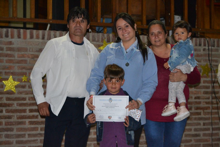 Autoridades entregaron placas a los egresados destacados del Instituto