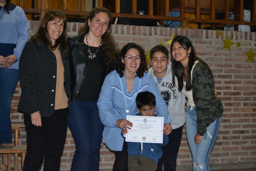 Autoridades entregaron placas a los egresados destacados del Instituto