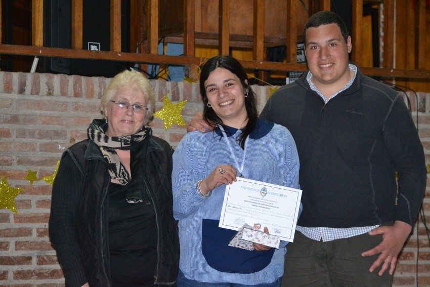 Autoridades entregaron placas a los egresados destacados del Instituto