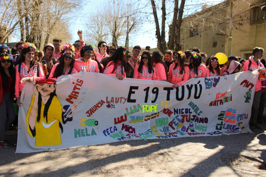 El desfile de la primavera congreg a ms de 40 instituciones
