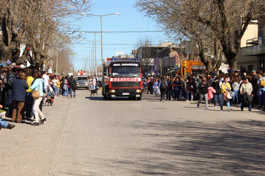 El desfile de la primavera congreg a ms de 40 instituciones