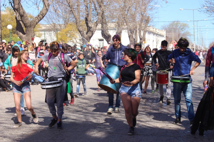 El desfile de la primavera congreg a ms de 40 instituciones