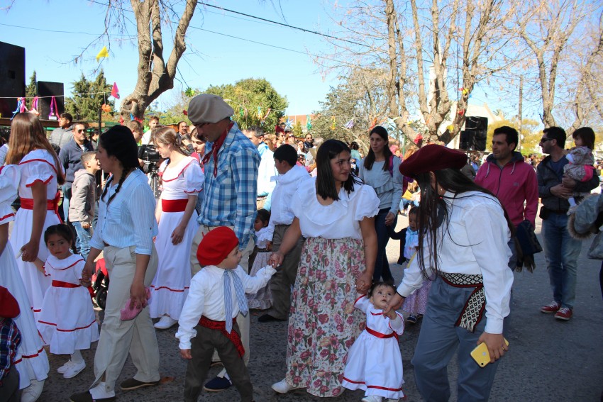 El desfile de la primavera congreg a ms de 40 instituciones